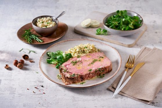 Entrecôte in Rosmarinbutter an „Blumenkohlreis“ – Château Boeuf