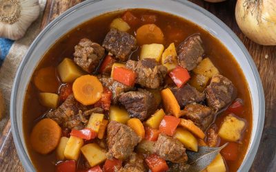 Gulaschsuppe nach ungarischer Art Gulaschsuppe nach ungarischer Art